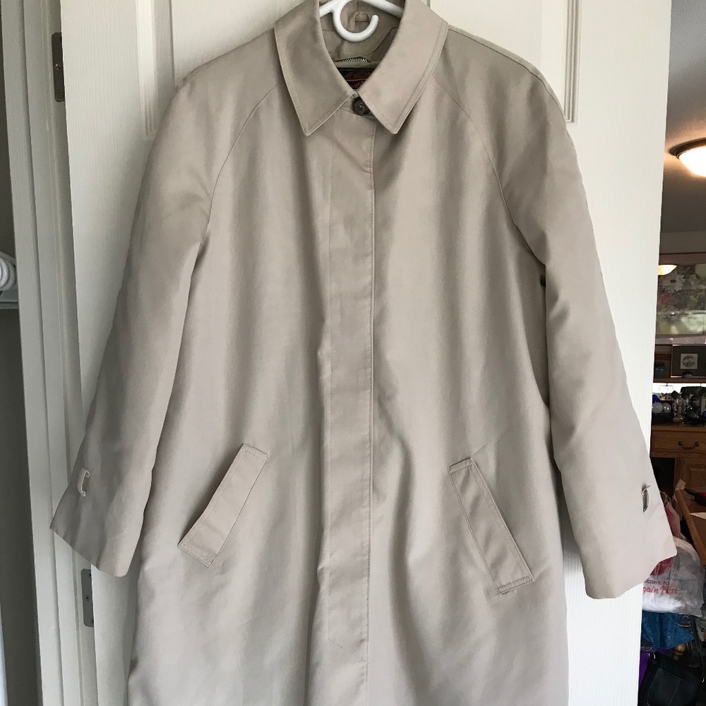Eddie Bauer vtg. trench coat, men's S, down liner